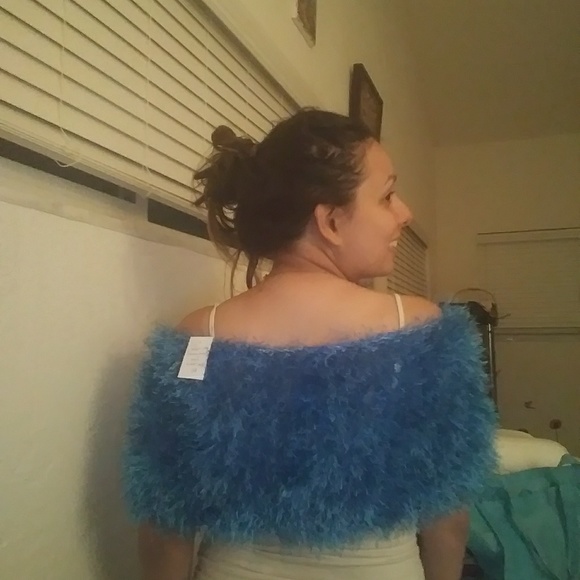 Blue knitted capelet - Picture 2 of 2
